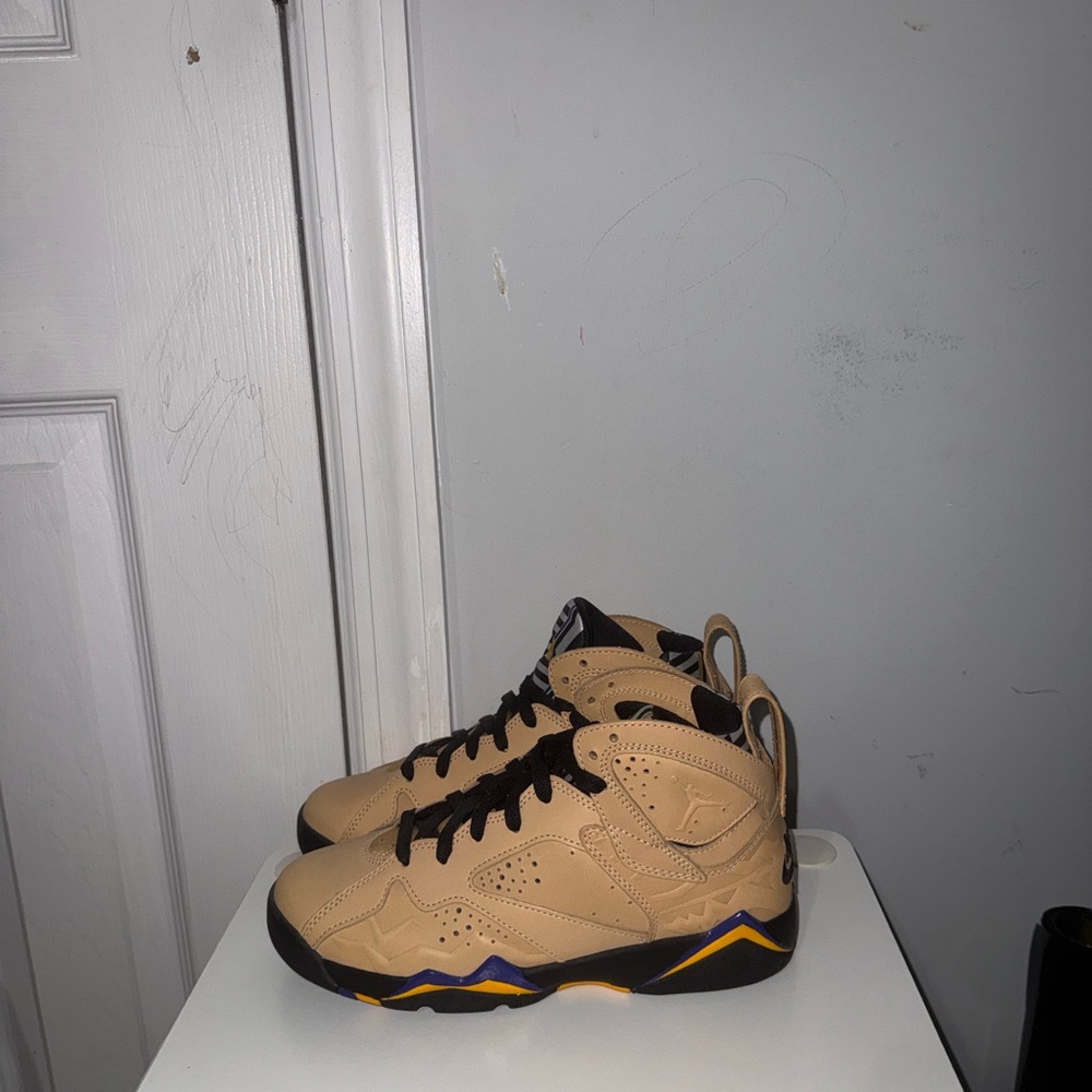 Nike air Jordan 7 Retro SE Afrobeats (size 5.5 women’s)